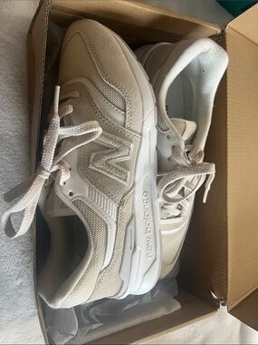 New Balance Light Cream/Tan Casual Sneakers